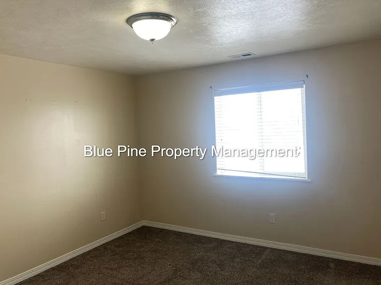 460 E Center St #6 — Photo 5