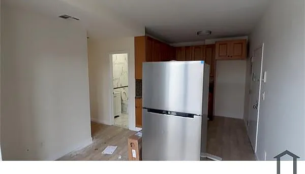 3 bed, 1000 sqft, $2,900 — Photo 4