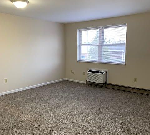 4th image of 144 Maynard Dr APT B