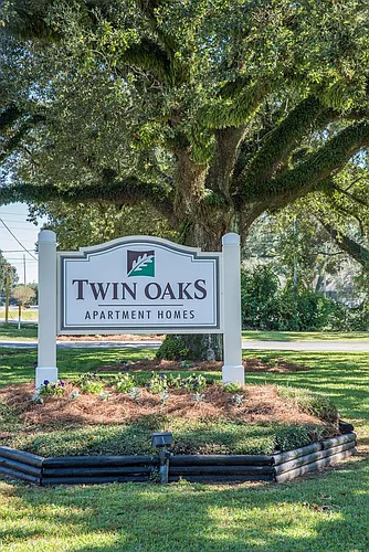 Twin Oaks Apartments Photo 1