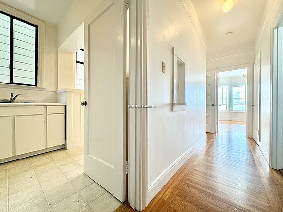 4th image of 1319 21st Ave APT 2