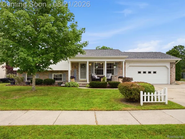 815 Montana St, Marysville, MI 48040