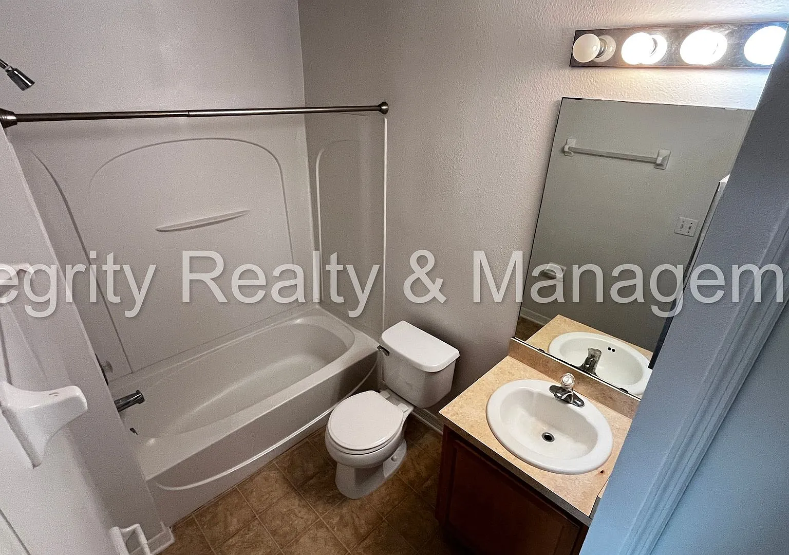 2-story townhouse-style — Photo 4