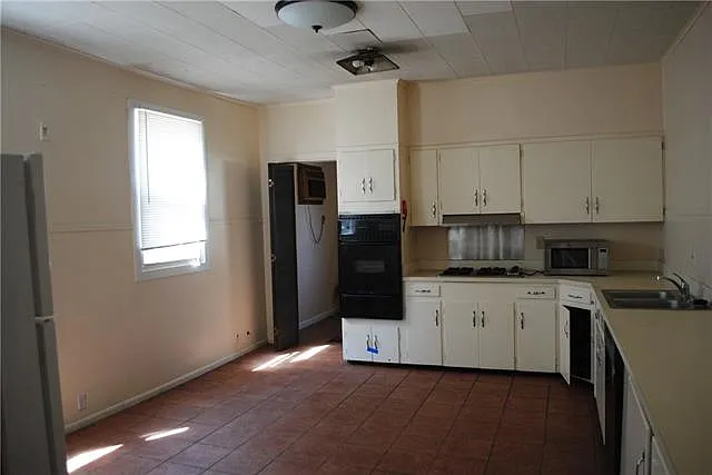 2328 Nashville Ave — Photo 7
