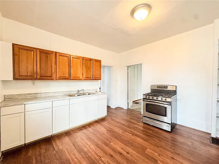 604 Center Ave — Photo 8