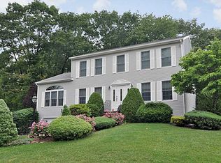 46 Derbyshire Dr, Cranston, RI 02921