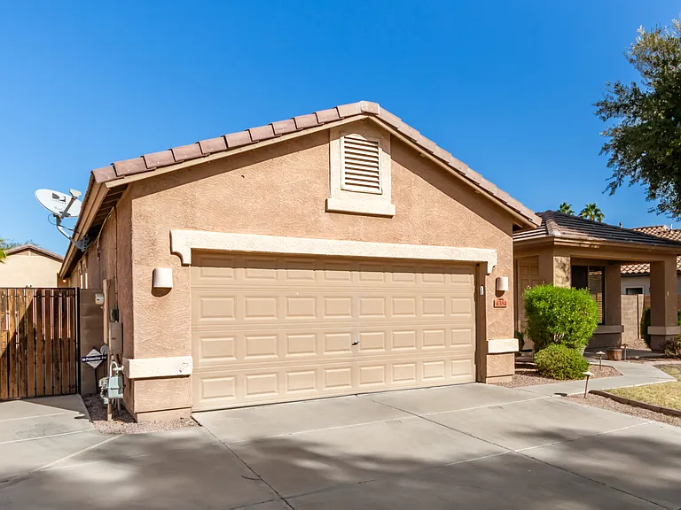 4384 E Cherry Hills Dr — Photo 1