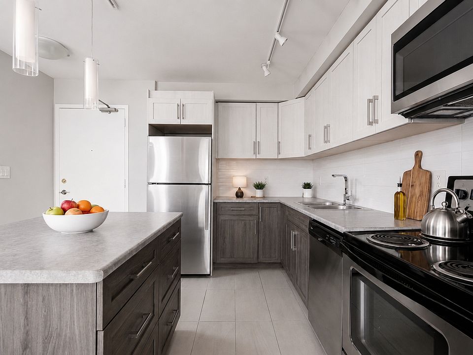 1st image of 483 Linwell Rd #304