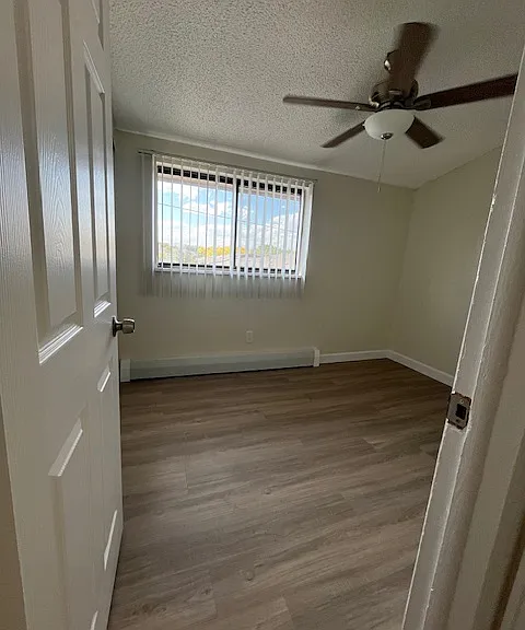 Orchard Glen Apartments — Photo 97