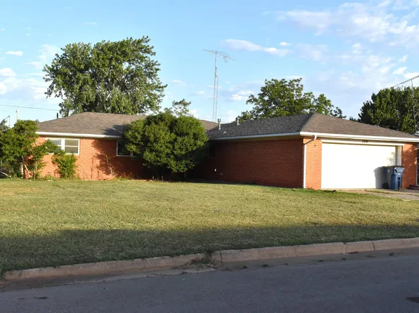 104 N Phillips St, Okeene, OK 73763
