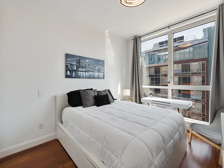 135 N 11th St #5G — Photo 9