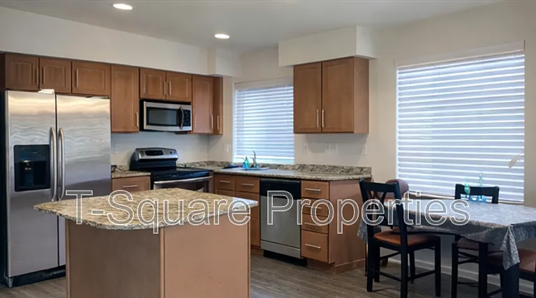 7506 18th St SE — Photo 3
