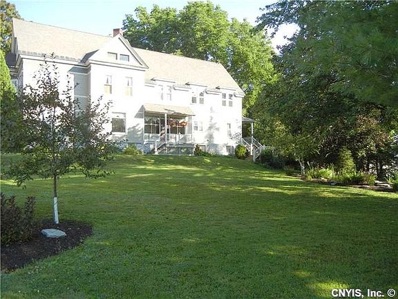 Owner's House, Apartment is in back
