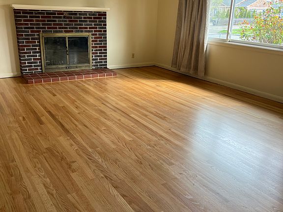 2nd image of 2838 Maple St