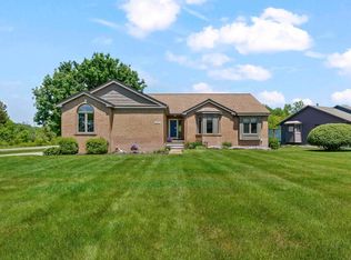 10690 Oxbow Heights Dr, White Lake, MI 48386