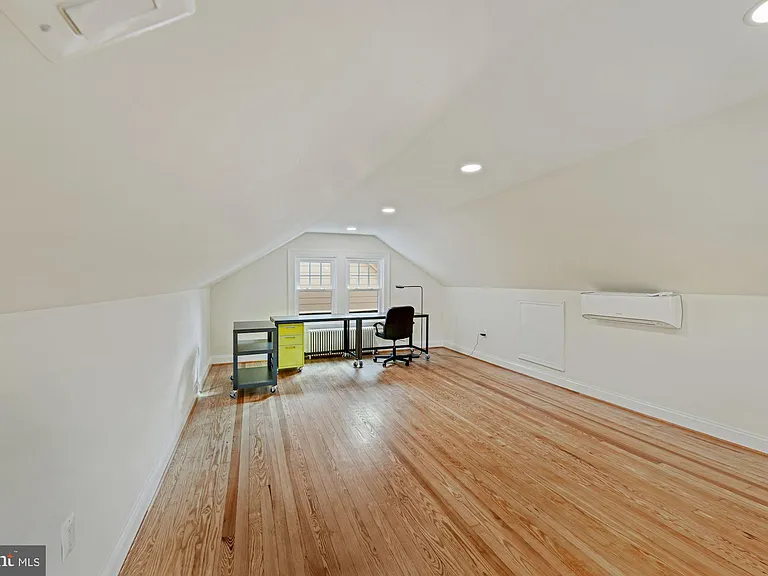 5923 33rd St NW — Photo 27