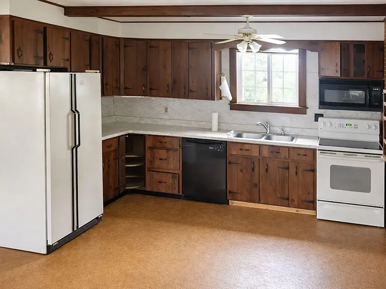 10 Walnut St — Photo 3