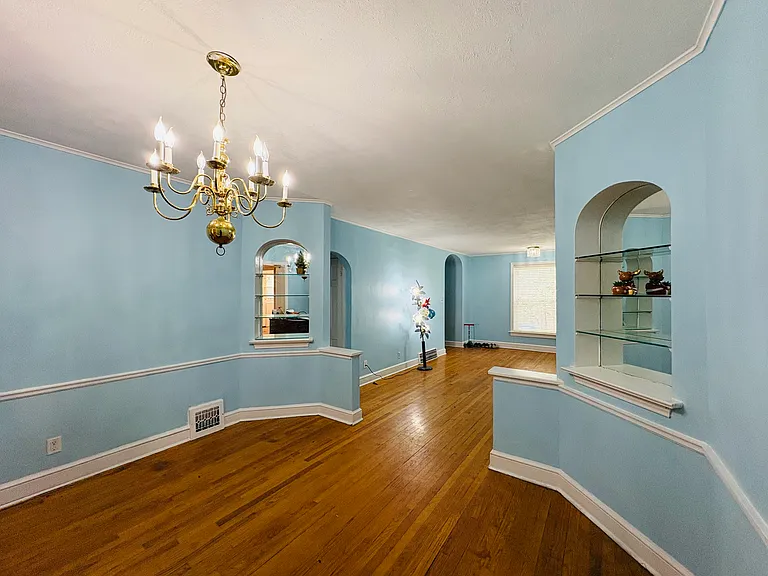 8751 Bridgeport Ave — Photo 6