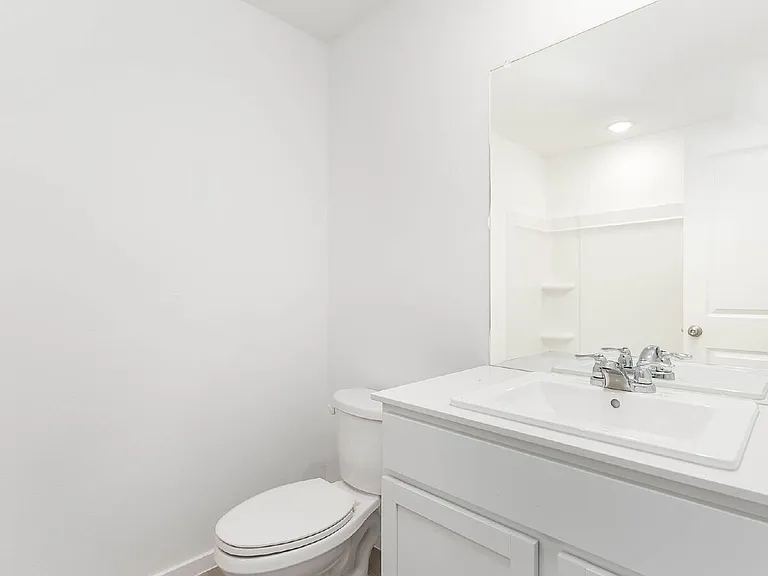 215 Zyra Ave — Photo 5