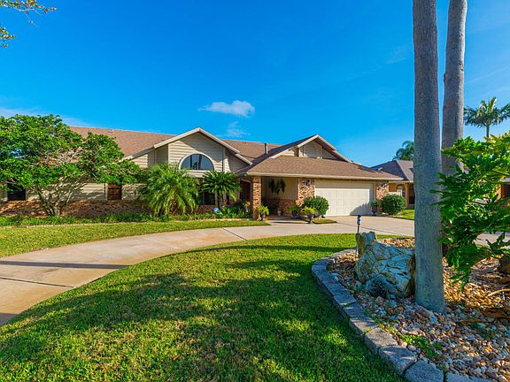5th image of 577 Crystal Lake Dr