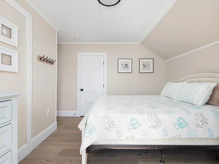 4 Vaughan Ave — Photo 13