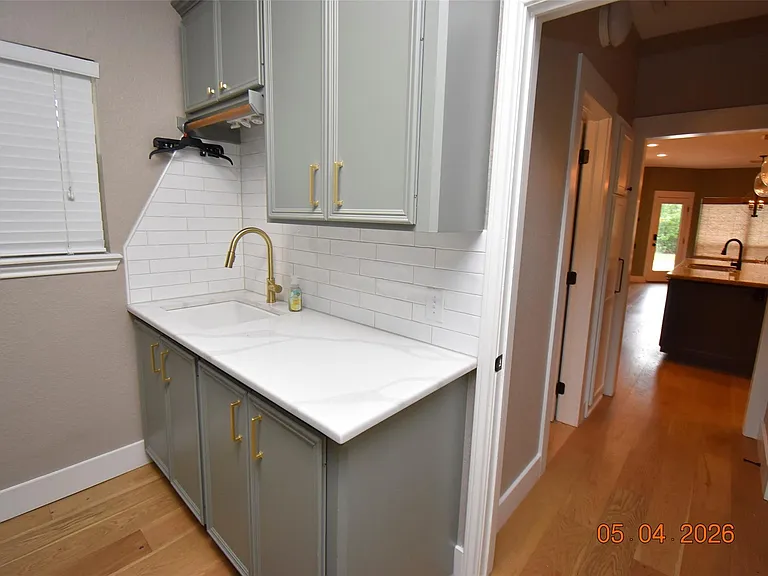 421 Creekside Dr — Photo 10