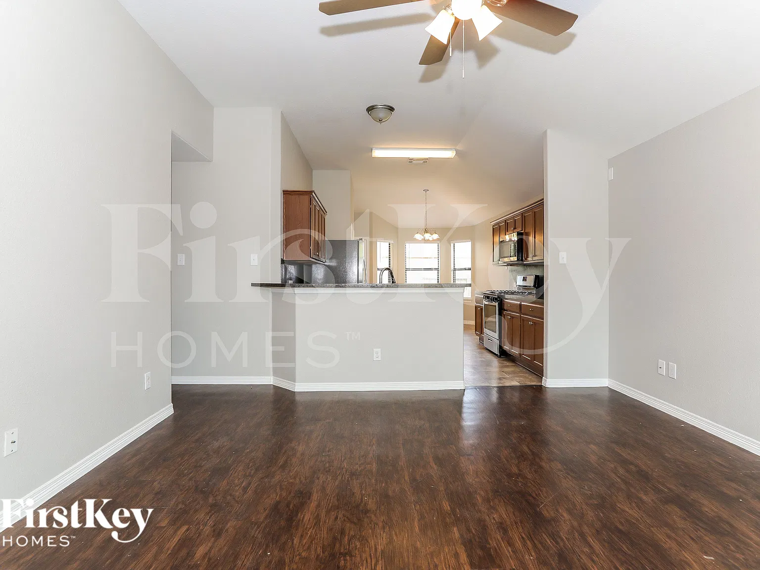 3 bed, 2.0 bath, 1320 sqft, $1,685 — Photo 2