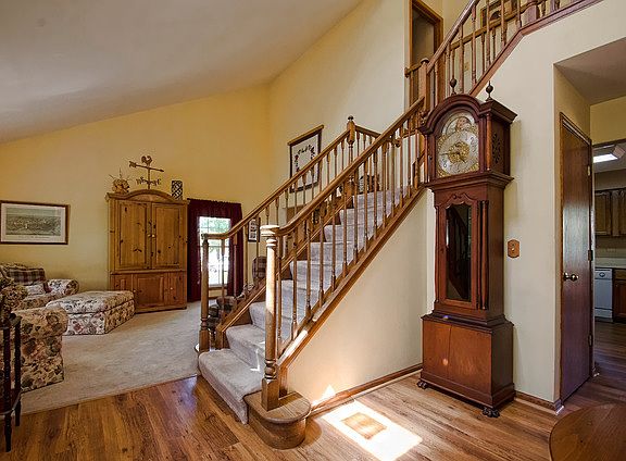 3rd image of 899 Waterford Dr