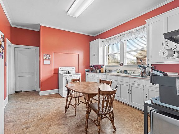 4th image of 110 Draper St