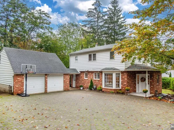 6 Church Ln, Towaco, NJ 07082