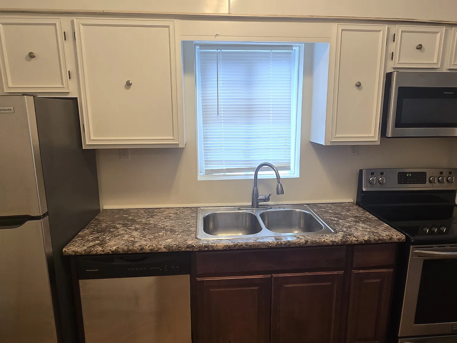 3 bed, 1500 sqft, $2,400 — Photo 2