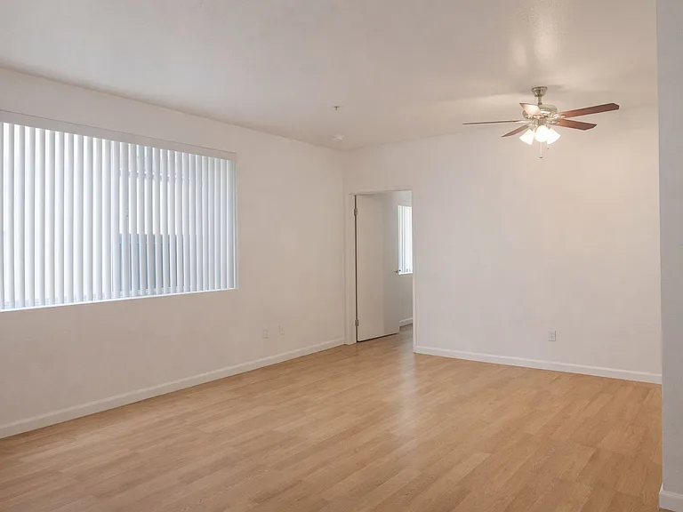 10756 Camarillo St — Photo 19