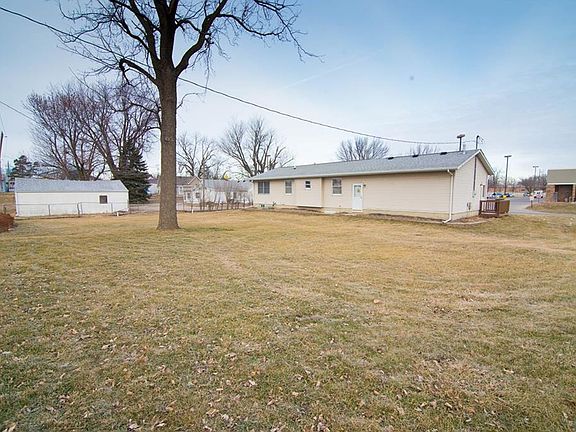 5th image of 816 W Rock Island St