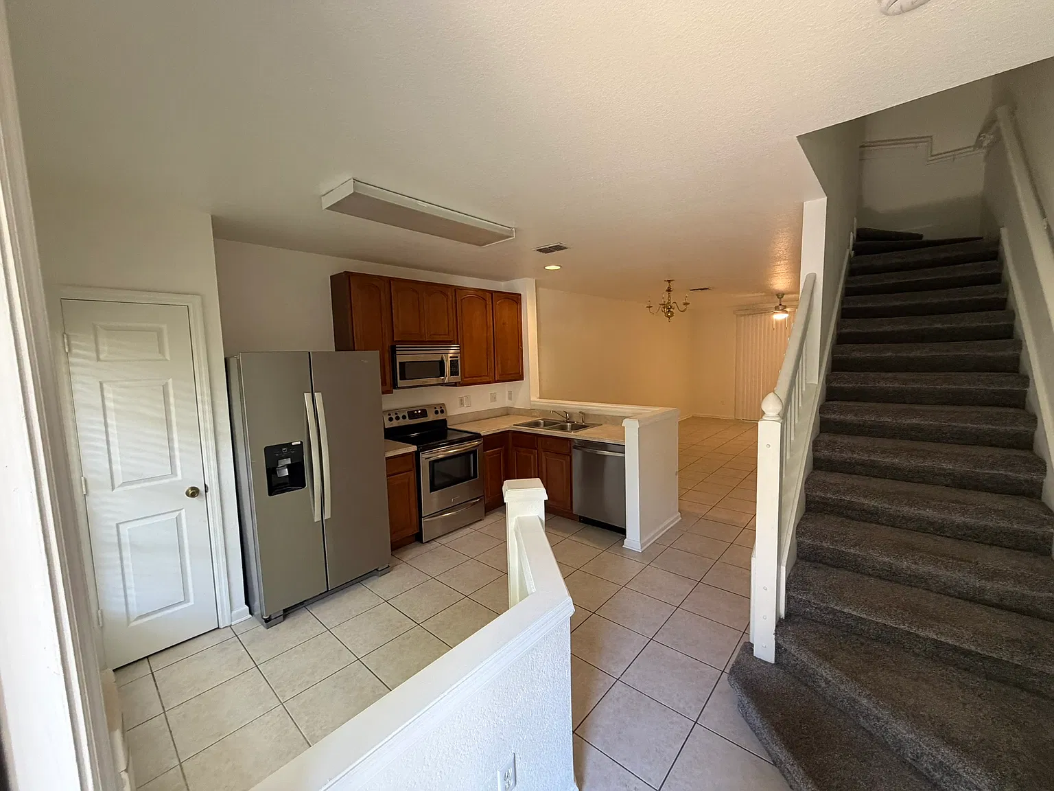 2 bed, 2.5 bath, 1078 sqft, $1,700 — Photo 3