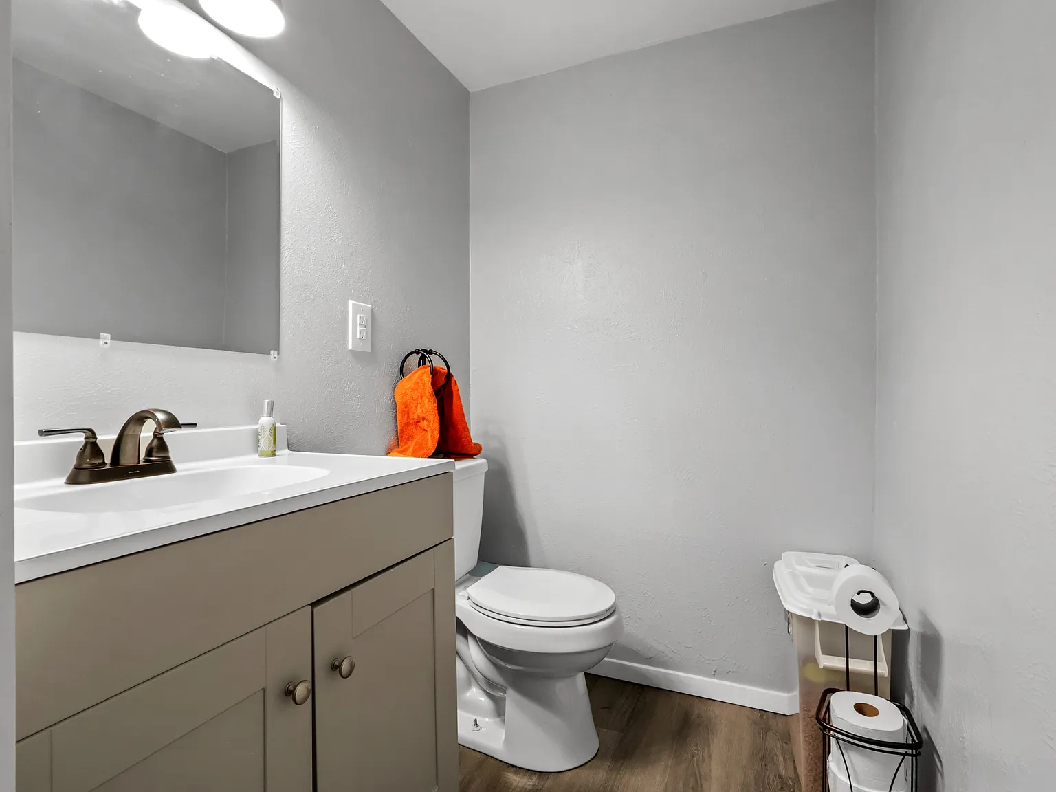 2 bed, 918 sqft, $1,700 — Photo 2