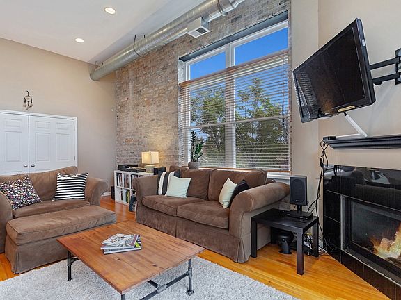 5th image of 949 N Willard Ct APT 203