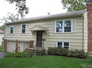 10104 W 89th Ter, Overland Park, KS 66212