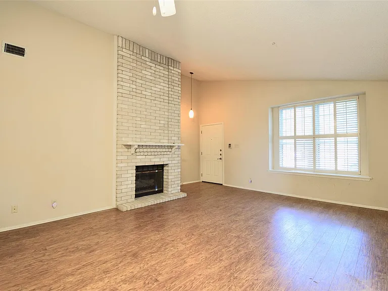 1105 Forest Oaks Path — Photo 5