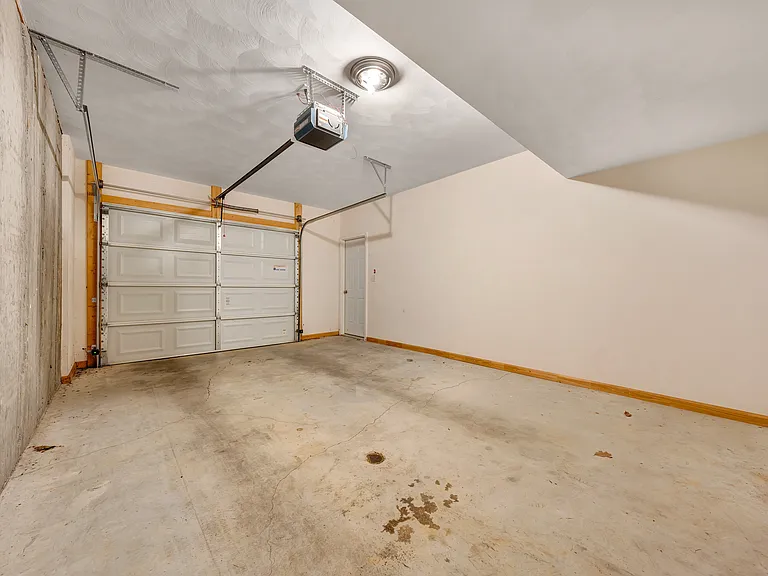 2329 Jenny Ln — Photo 19