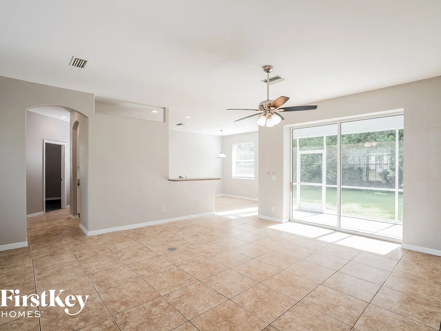 3 bed, 2.0 bath, 1586 sqft, $2,015 — Photo 3
