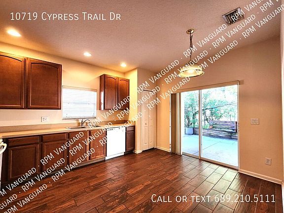 5th image of 10719 Cypress Trail Dr