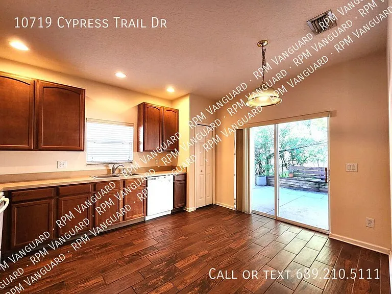 10719 Cypress Trail Dr — Photo 5