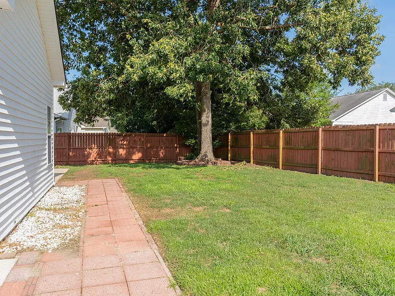 2117 Heathwood Dr — Photo 5