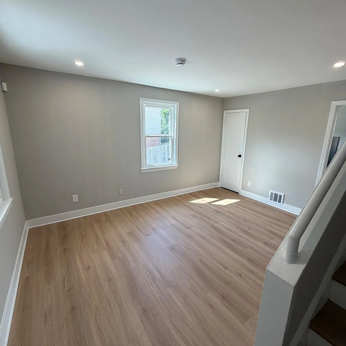 3 bed, 2.0 bath, 1114 sqft, $2,600 — Photo 1