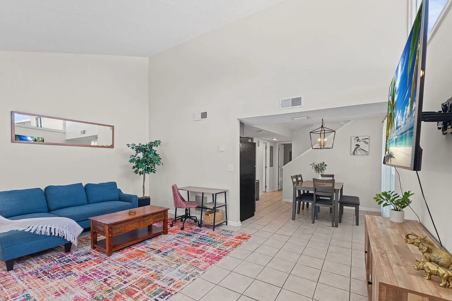 3 bed, 2.0 bath, 1291 sqft, $3,447 — Photo 2