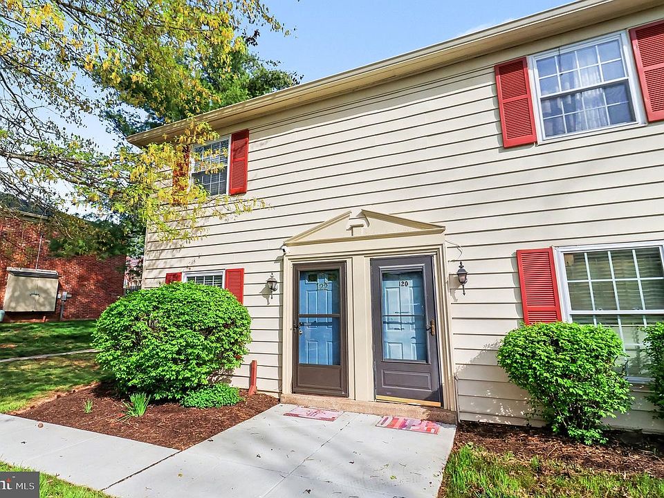 1st image of 122 Wellington Ter #10A
