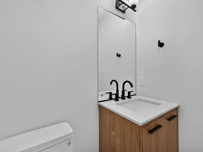 1512 Ashwood Dr — Photo 5