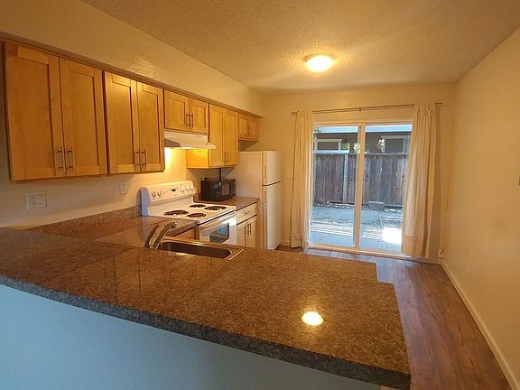 2nd image of 331 J St APT 3