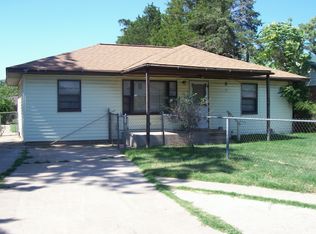 1704 Arizona Ave, Chickasha, OK 73018