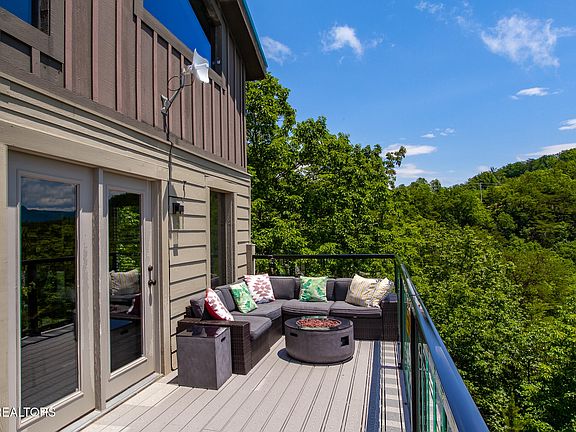 39th image of 920 Falcon View Way